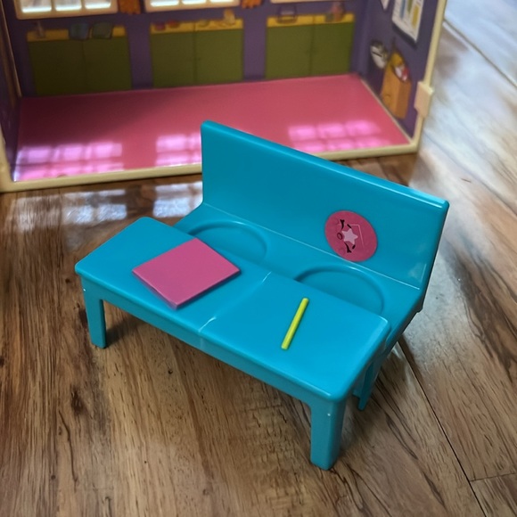 Peppa Pig School Playset - Picture 3 of 11